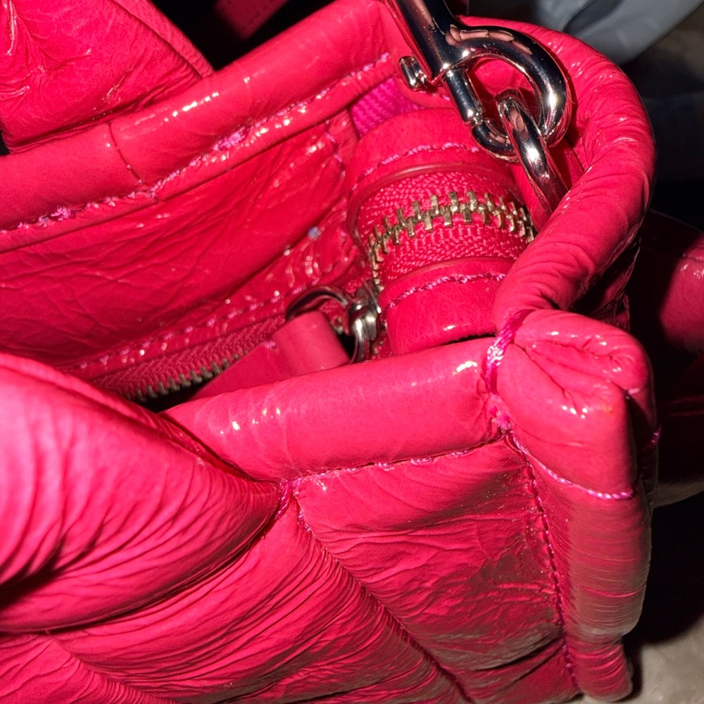 Marc Jacobs
The Shiny Crinkle Crossbody Tote bag - Picture 9 of 9